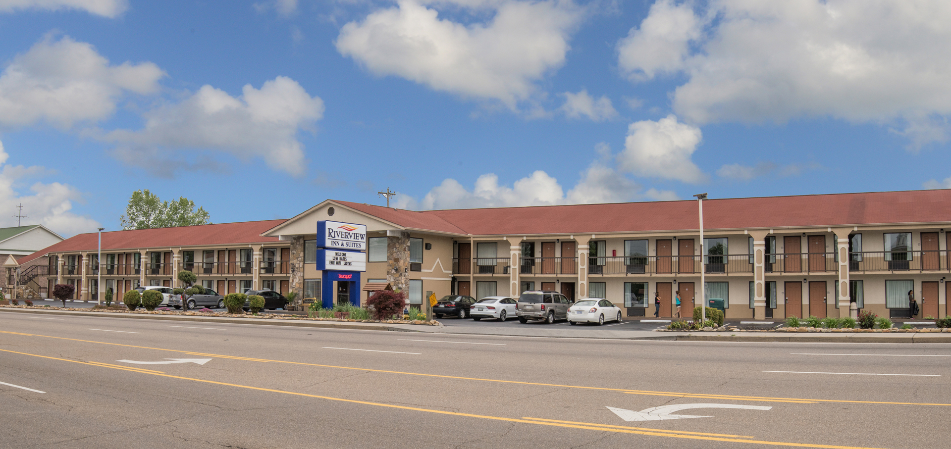 Econo Lodge on the River Sevierville-Pigeon Forge, formerly RiverView Inn and Suites